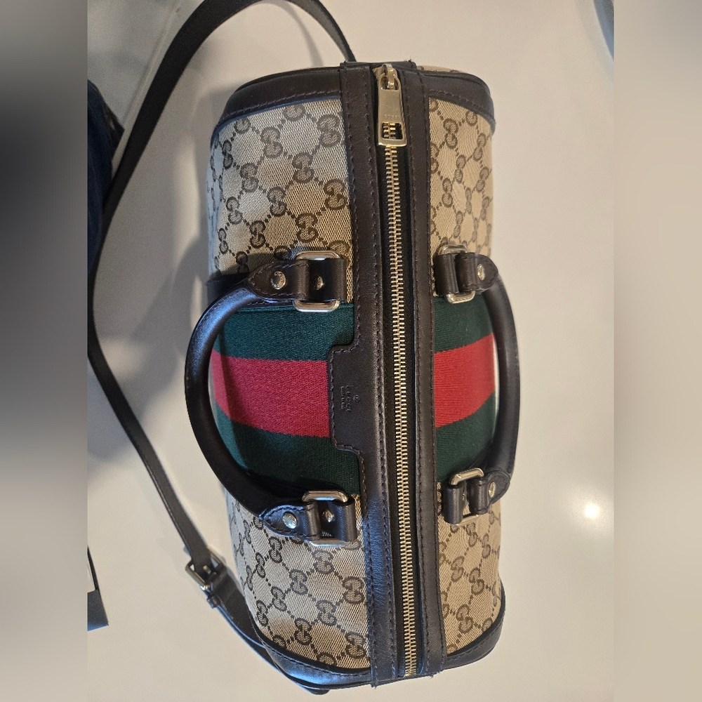 *NEW Condition* Mint Gucci Web Boston bag with shoulder strap. Must have design!